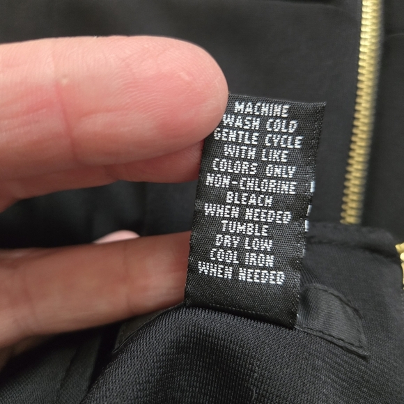 Alfani Black Peplum Blouse With Gold Zippered Back Size Medium - Picture 6 of 6